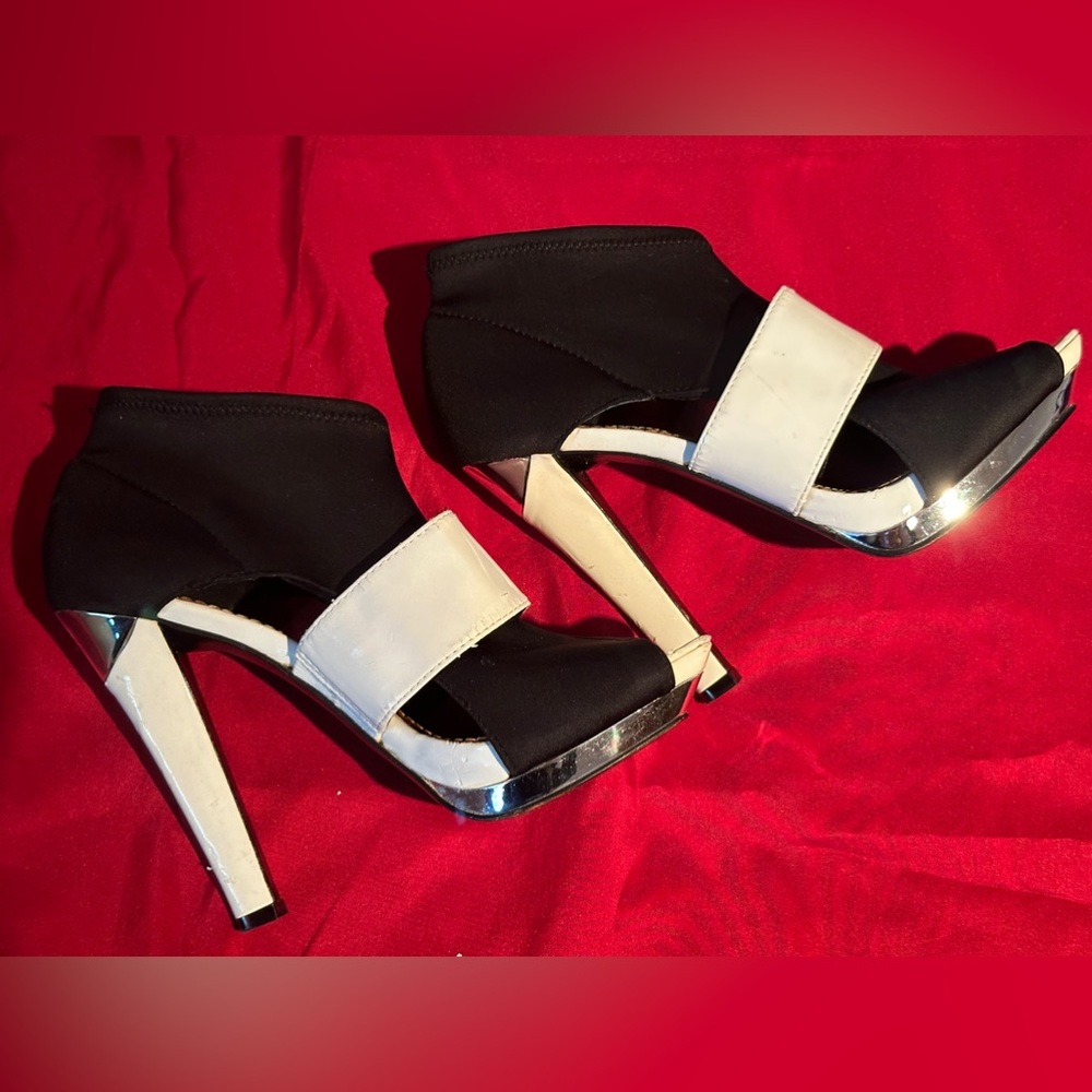 🔥Lui Chung Woman’s Pumps Sz 7.5